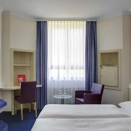 Intercityhotel 3*