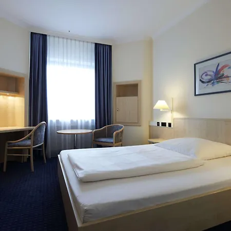 Intercityhotel Hotel 3*